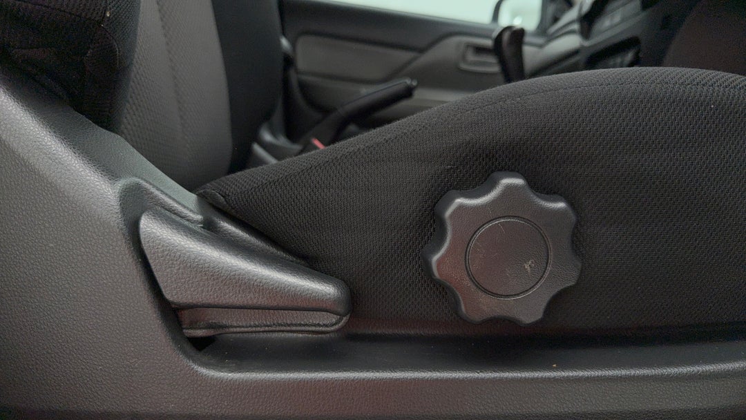 2017 Mitsubishi Triton Glx (4x4), Manual, 113876 km, Drivers Side Adjustment Panel