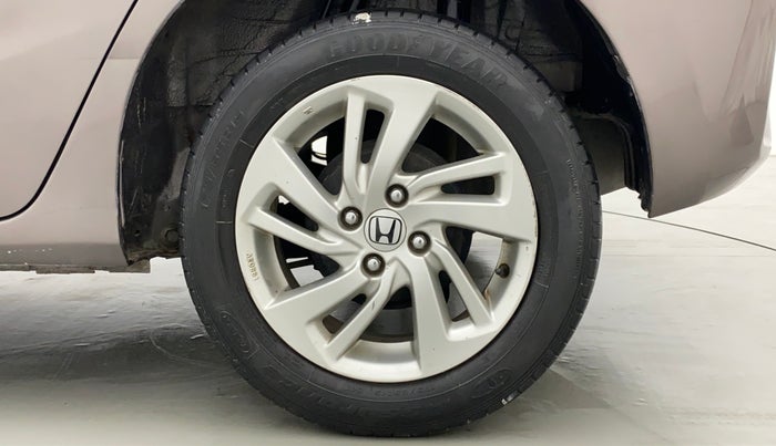 2015 Honda Jazz 1.2 V MT, Petrol, Manual, 38,065 km, Left Rear Wheel