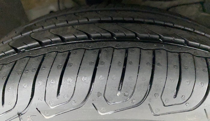 2015 Honda Jazz 1.2 V MT, Petrol, Manual, 38,065 km, Right Front Tyre Tread