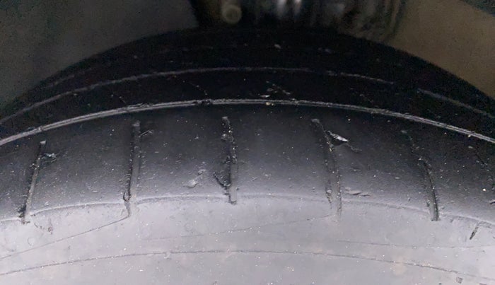 2017 Skoda Rapid 1.5 TDI MT AMBITION, Diesel, Manual, 83,986 km, Left Front Tyre Tread