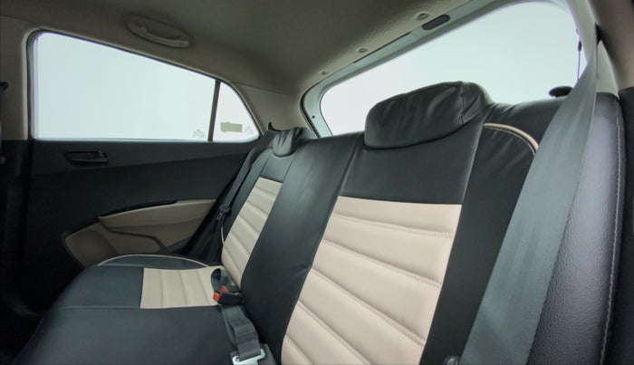 2015 Hyundai Grand i10 MAGNA 1.2 VTVT, Petrol, Manual, 1,00,645 km, Right Side Rear Door Cabin