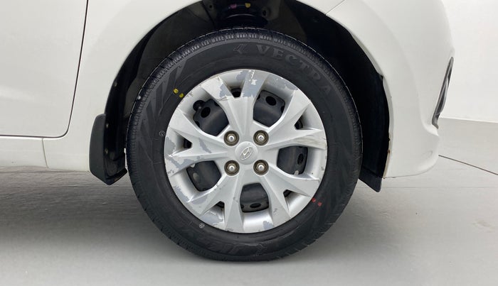 2015 Hyundai Grand i10 MAGNA 1.2 VTVT, Petrol, Manual, 1,00,645 km, Right Front Wheel