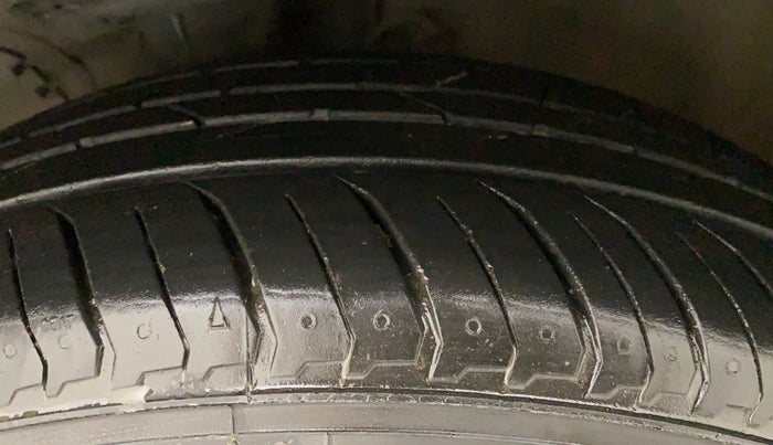 2016 Hyundai Elite i20 ASTA 1.4 CRDI (O), Diesel, Manual, 58,416 km, Left Front Tyre Tread
