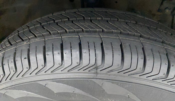 2013 Maruti Swift Dzire VXI, Petrol, Manual, 93,066 km, Right Front Tyre Tread