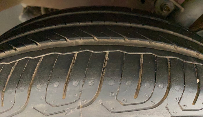 2018 Mahindra KUV 100 NXT K8 P 6 STR, Petrol, Manual, 46,456 km, Right Front Tyre Tread