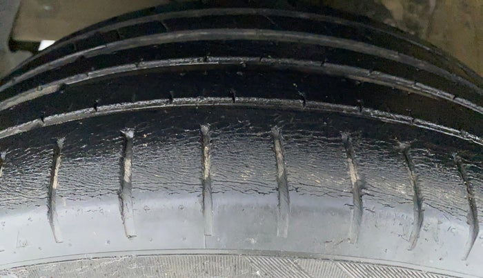 2017 Maruti Baleno ALPHA 1.2 K12, Petrol, Manual, 36,370 km, Left Front Tyre Tread