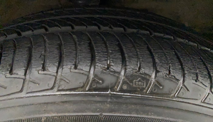 2015 Maruti Wagon R 1.0 VXI, Petrol, Manual, 26,527 km, Right Front Tyre Tread