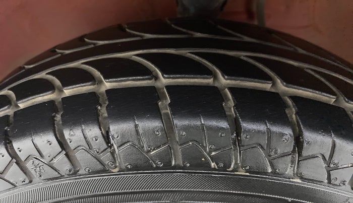 2017 Maruti Alto 800 LXI, Petrol, Manual, 21,534 km, Left Front Tyre Tread
