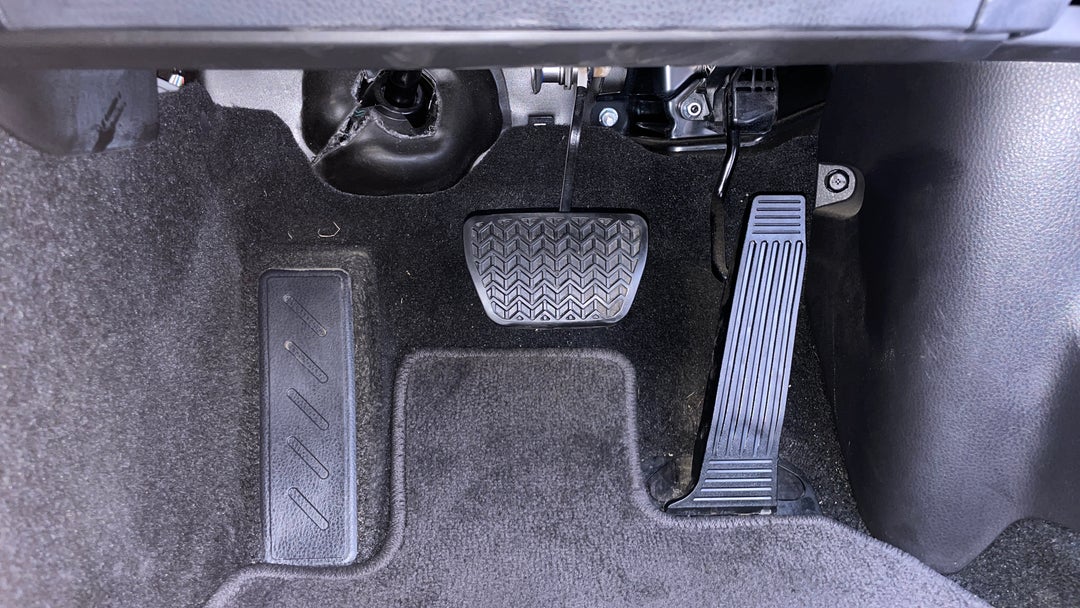 2021 Toyota Camry Ascent Hybrid, Automatic, 32977 km, Pedals and Footmat