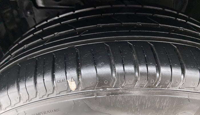2016 Maruti Vitara Brezza ZDI, Diesel, Manual, Left Front Tyre Tread