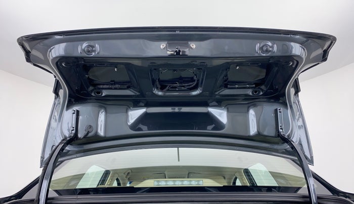 2018 Volkswagen Ameo HIGHLINE PLUS 1.0, Petrol, Manual, 19,694 km, Boot Door Open