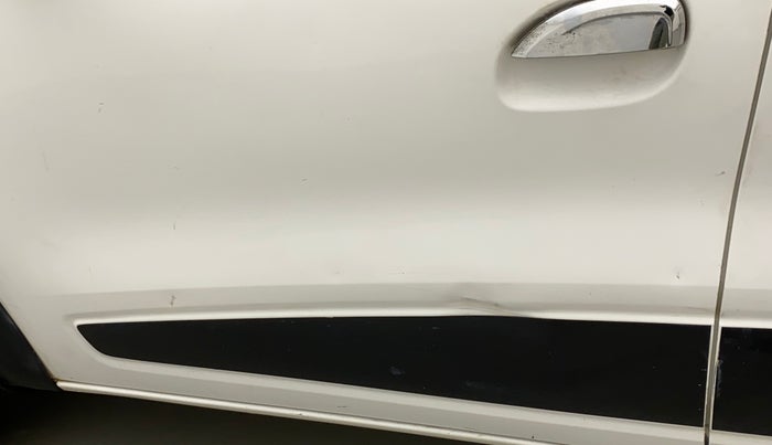 2017 Renault Kwid RXT 0.8, Petrol, Manual, 66,657 km, Front passenger door - Minor scratches