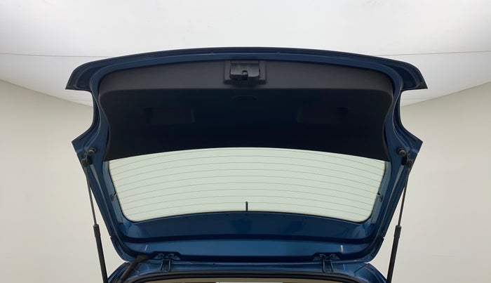 2017 Volkswagen Polo HIGHLINE1.2L, Petrol, Manual, 31,994 km, Boot Door Open