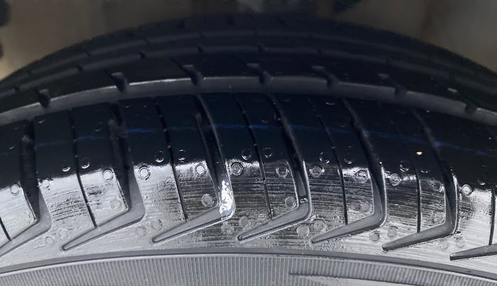 2014 Hyundai i10 SPORTZ 1.1 IRDE2, Petrol, Manual, 71,775 km, Left Front Tyre Tread