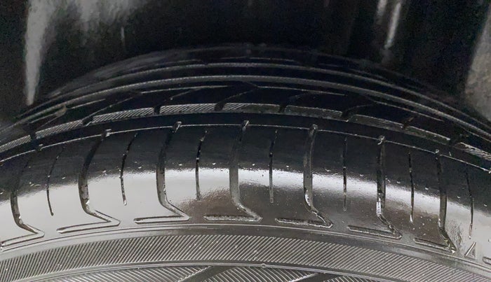 2016 Maruti Ciaz ZXI, Petrol, Manual, 76,976 km, Left Rear Tyre Tread