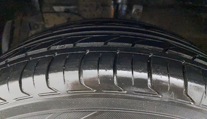 2016 Maruti Ciaz ZXI, Petrol, Manual, 76,976 km, Left Front Tyre Tread