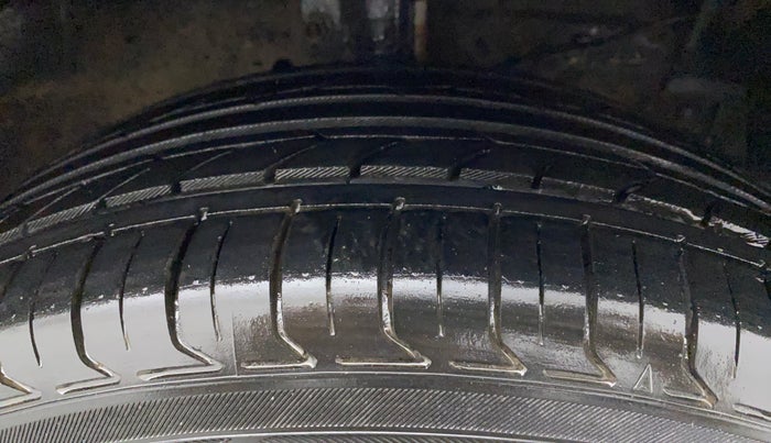 2016 Maruti Ciaz ZXI, Petrol, Manual, 76,976 km, Right Front Tyre Tread