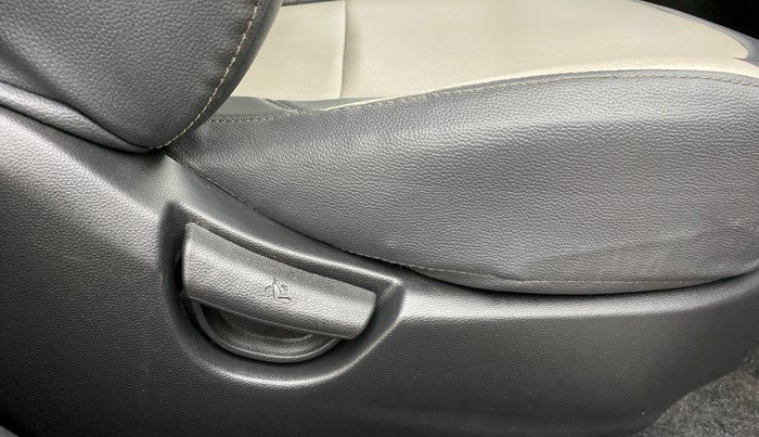 2017 Hyundai Grand i10 SPORTZ O 1.2, Petrol, Manual, 23,458 km, Driver Side Adjustment Panel