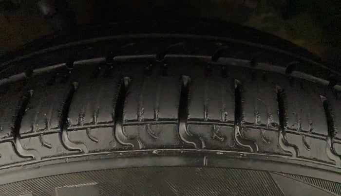 2019 Hyundai NEW SANTRO SPORTZ CNG, CNG, Manual, 73,161 km, Left Front Tyre Tread