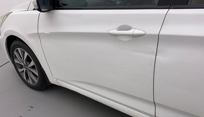 2013 Hyundai Verna FLUIDIC 1.6 CRDI SX, Diesel, Manual, 1,02,258 km, Front passenger door - Slightly dented