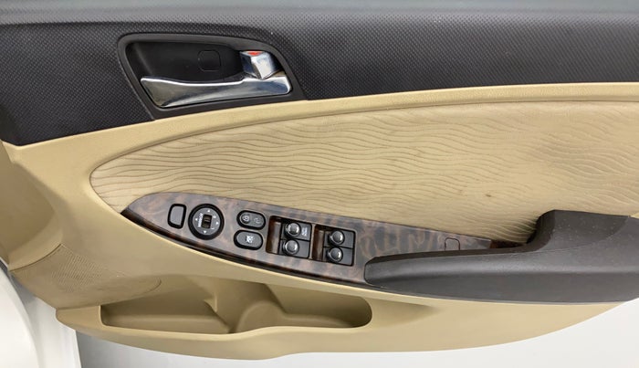 2013 Hyundai Verna FLUIDIC 1.6 CRDI SX, Diesel, Manual, 1,02,258 km, Driver Side Door Panels Control