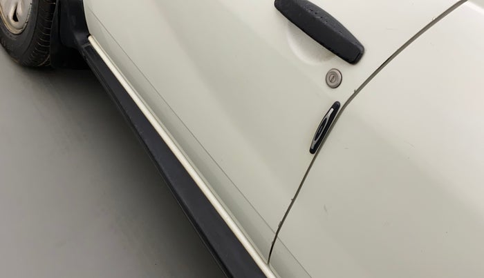 2013 Renault Duster RXL PETROL, Petrol, Manual, 68,761 km, Front passenger door - Minor scratches