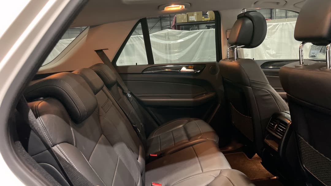 2017 Mercedes-benz GLE 500 E (hybrid), Automatic, 93549 km, Right Side Rear Door Cabin View