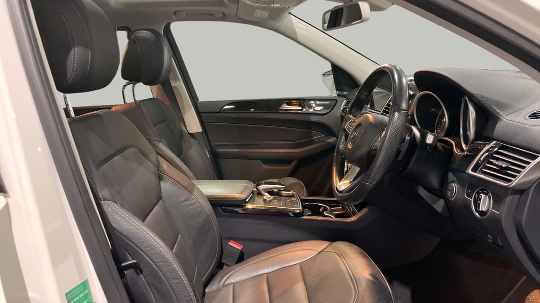 2017 Mercedes-benz GLE 500 E (hybrid), Automatic, 93549 km, Right Side Front Door Cabin View