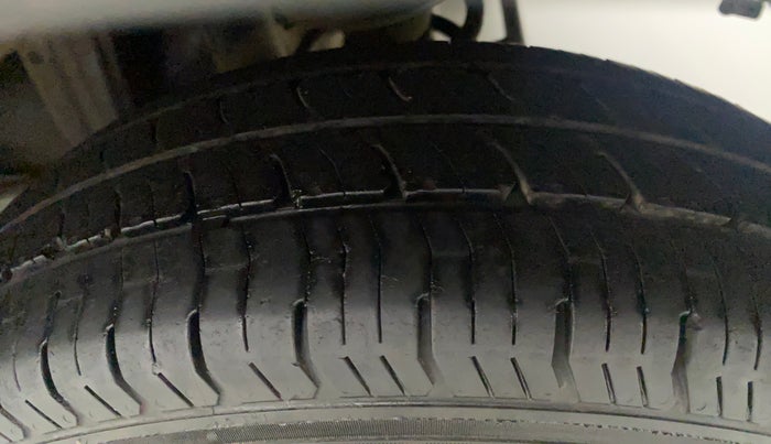 2019 Maruti Alto LXI CNG, CNG, Manual, 88,748 km, Left Rear Tyre Tread