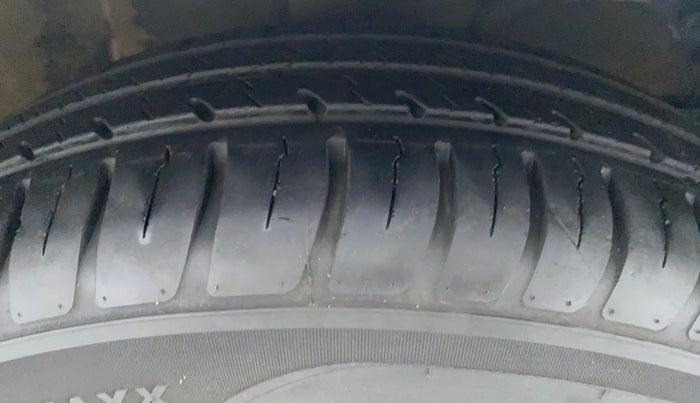 2018 Maruti Dzire VXI, Petrol, Manual, Right Front Tyre Tread