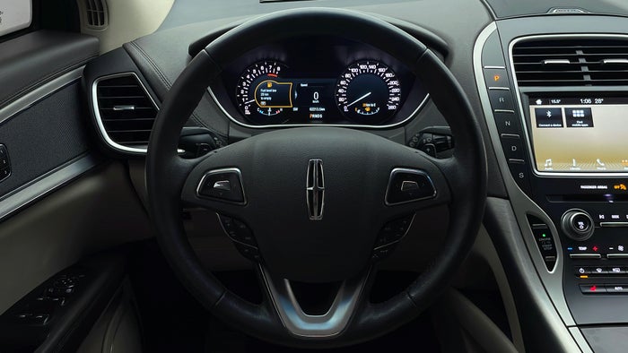 Lincoln Mkx-Steering Wheel Close-up