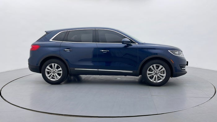 Lincoln Mkx-Right Side View