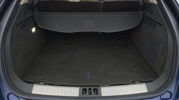 Lincoln Mkx-Boot Inside View