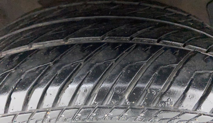 2011 Hyundai i20 SPORTZ 1.2 O, Petrol, Manual, 56,373 km, Right Front Tyre Tread