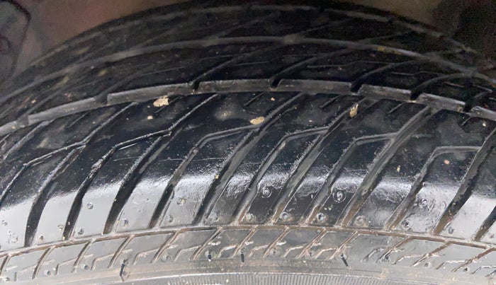 2011 Hyundai i20 SPORTZ 1.2 O, Petrol, Manual, 56,373 km, Left Front Tyre Tread