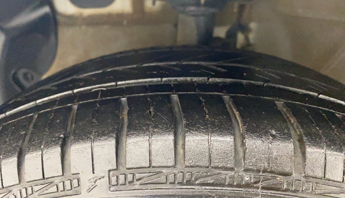 2019 Hyundai Grand i10 MAGNA 1.2 VTVT, Petrol, Manual, 39,910 km, Left Front Tyre Tread