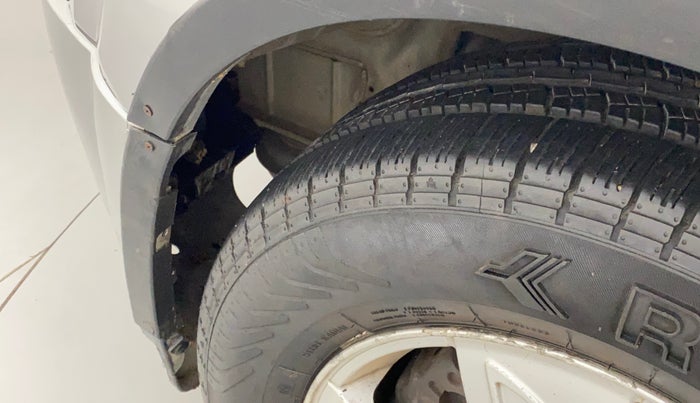 2015 Mahindra XUV500 W8, Diesel, Manual, 97,661 km, Left fender - Lining missing