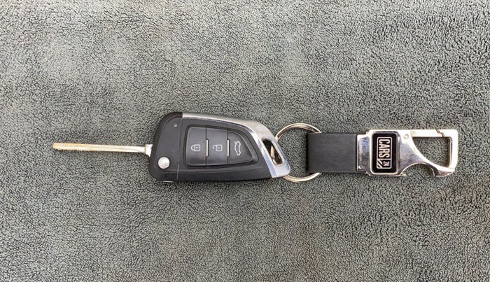 2015 Mahindra XUV500 W8, Diesel, Manual, 97,661 km, Key Close Up