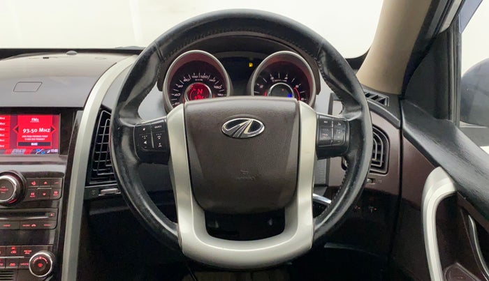 2015 Mahindra XUV500 W8, Diesel, Manual, 97,661 km, Steering Wheel Close Up