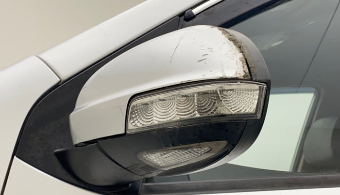 2015 Mahindra XUV500 W8, Diesel, Manual, 97,661 km, Left rear-view mirror - Cover has minor damage