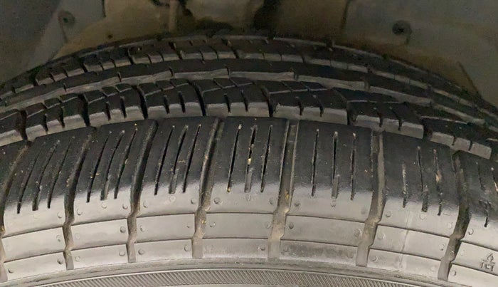 2015 Mahindra XUV500 W8, Diesel, Manual, 97,661 km, Right Front Tyre Tread