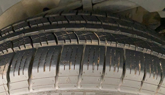 2015 Mahindra XUV500 W8, Diesel, Manual, 97,661 km, Left Rear Tyre Tread