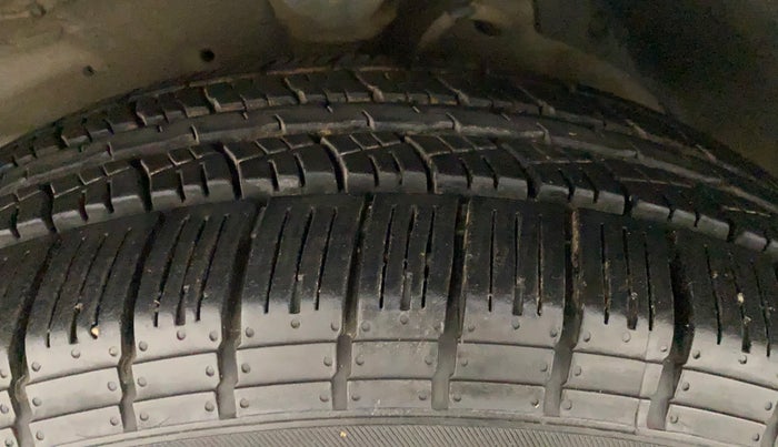 2015 Mahindra XUV500 W8, Diesel, Manual, 97,661 km, Left Front Tyre Tread