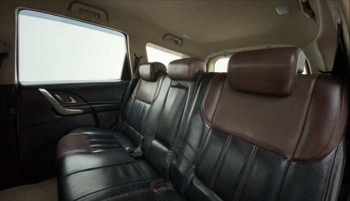 2015 Mahindra XUV500 W8, Diesel, Manual, 97,661 km, Right Side Rear Door Cabin