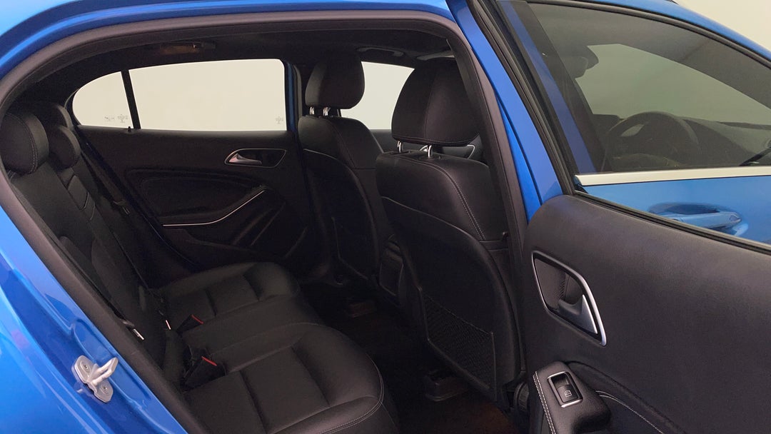 2016 Mercedes-benz GLA 180, Automatic, 99644 km, Right Side Rear Door Cabin View