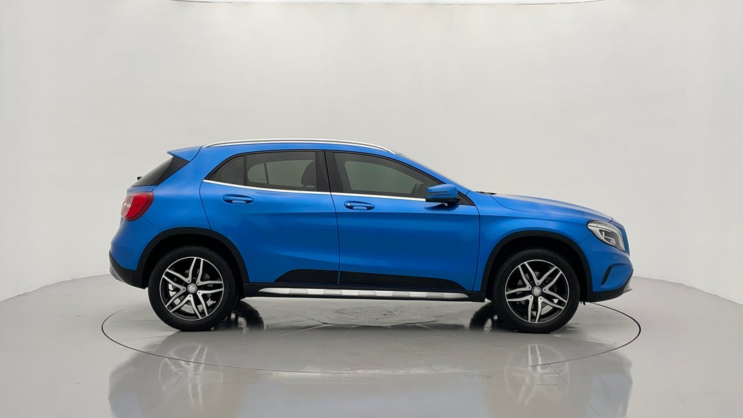 2016 Mercedes-benz GLA 180, Automatic, 99644 km, Right Side View