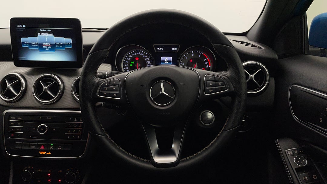 2016 Mercedes-benz GLA 180, Automatic, 99644 km, Steering Wheel Close-up