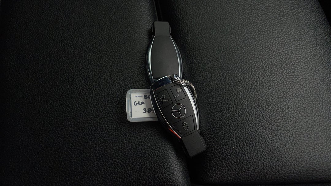 2016 Mercedes-benz GLA 180, Automatic, 99644 km, Key Close-up