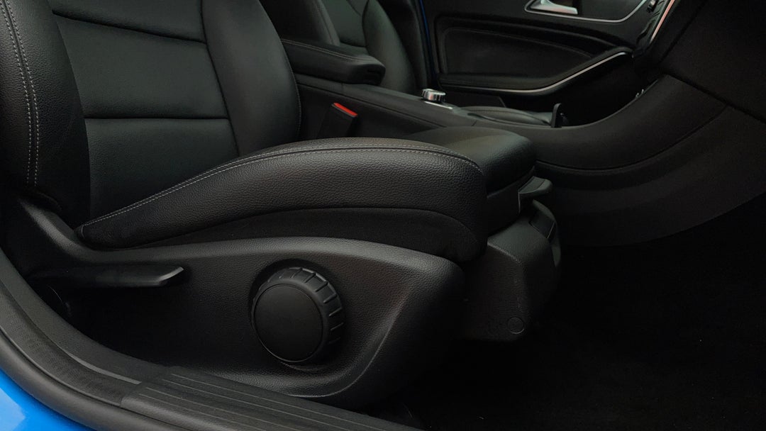 2016 Mercedes-benz GLA 180, Automatic, 99644 km, Drivers Side Adjustment Panel