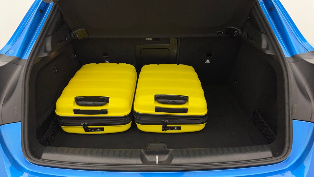 2016 Mercedes-benz GLA 180, Automatic, 99644 km, Boot Inside View with Luggage